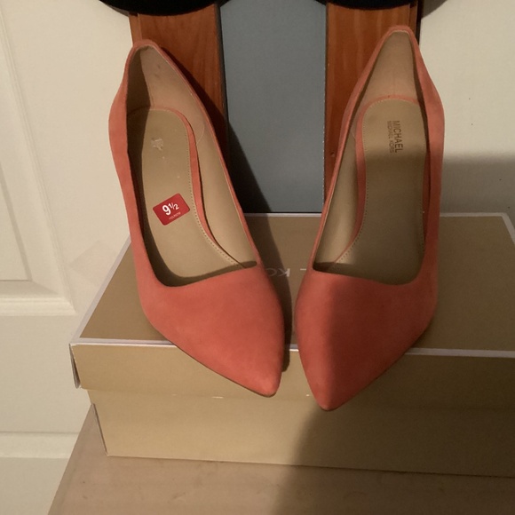 Michael Kors - Picture 1 of 3